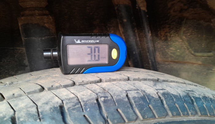 2016 Datsun Redi Go T (O), Petrol, Manual, 5,78,333 km, tyre