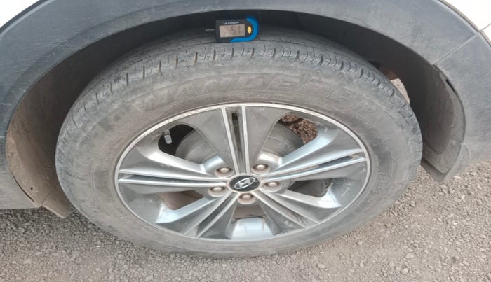 2017 Hyundai Creta SX PLUS AT 1.6 DIESEL, Diesel, Automatic, 1,74,896 km, tyre