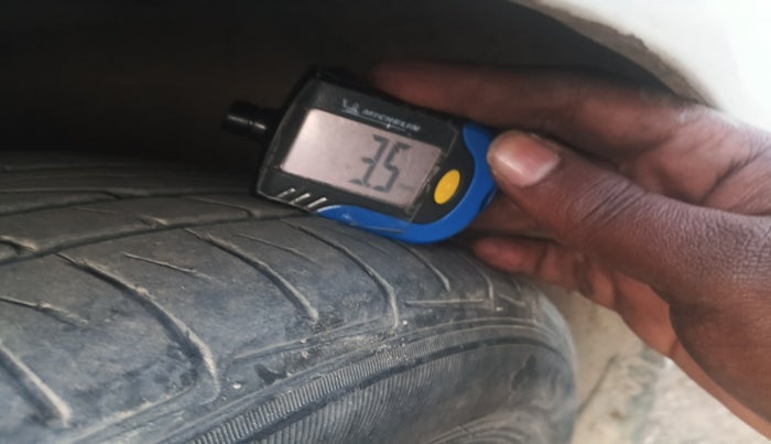 2016 Hyundai Xcent BASE 1.2, Petrol, Manual, 1,72,493 km, tyre