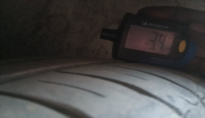 2016 Hyundai Xcent BASE 1.2, Petrol, Manual, 1,72,493 km, tyre