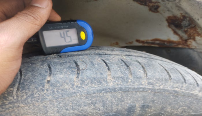 2012 Maruti Eeco 5 STR, Petrol, Manual, 2,00,000 km, tyre