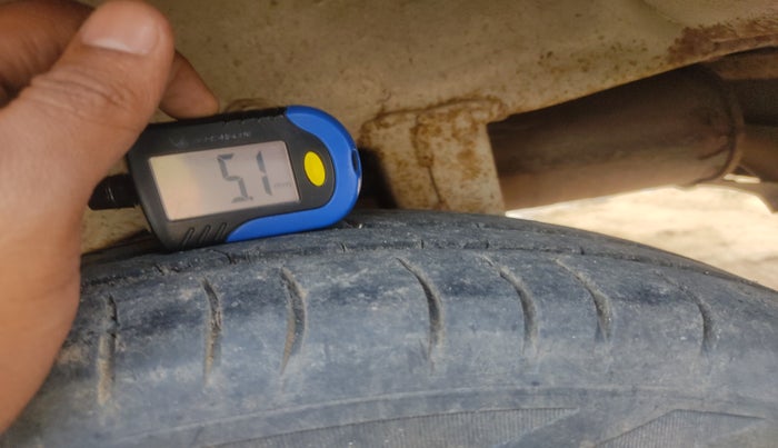 2012 Maruti Eeco 5 STR, Petrol, Manual, 2,00,000 km, tyre