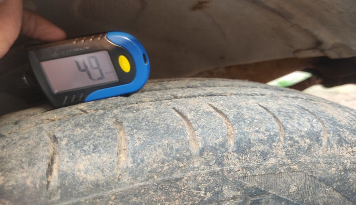 2012 Maruti Eeco 5 STR, Petrol, Manual, 2,00,000 km, tyre