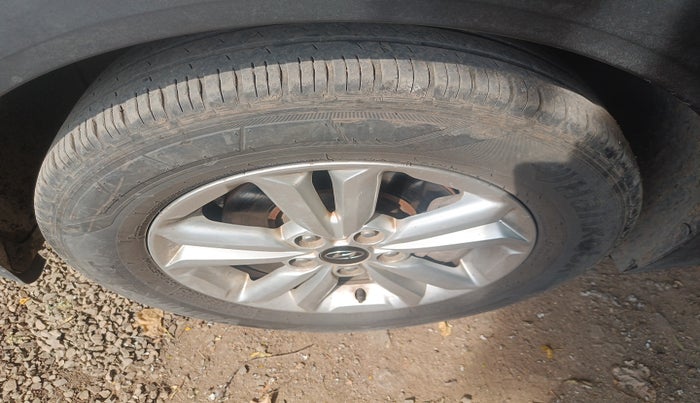 2015 Hyundai Creta SX PLUS 1.6 PETROL, Petrol, Manual, 92,919 km, tyre