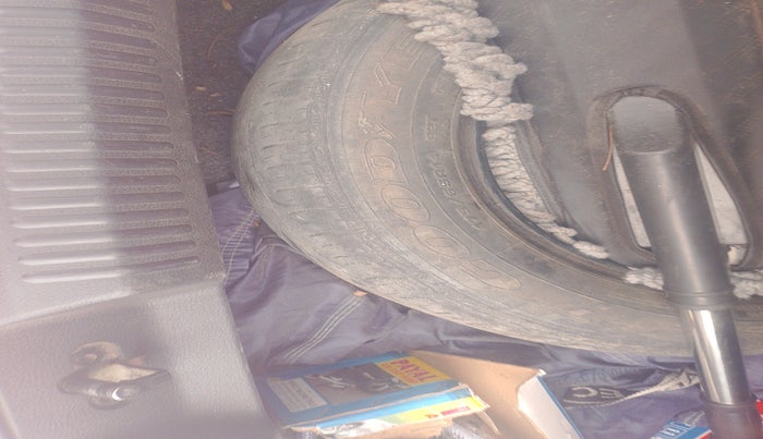 2019 Volkswagen Polo TRENDLINE 1.0L, Petrol, Manual, 89,300 km, tyre