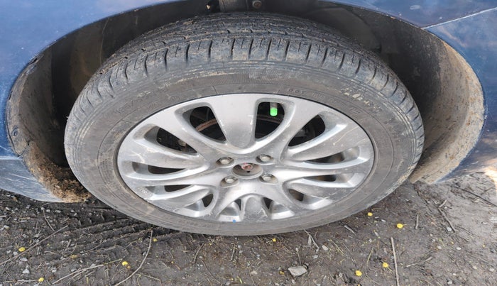 2017 Maruti Baleno ZETA PETROL 1.2, Petrol, Manual, 1,04,586 km, tyre