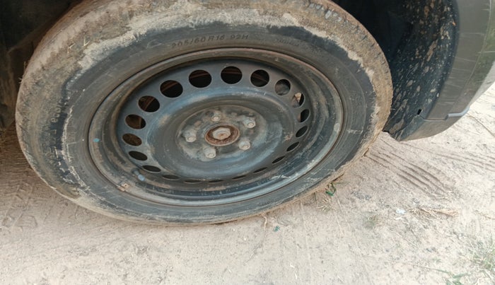 2021 Maruti Vitara Brezza VXI, Petrol, Manual, 94,401 km, tyre