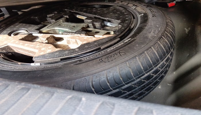 2021 Maruti Vitara Brezza VXI, Petrol, Manual, 94,401 km, tyre