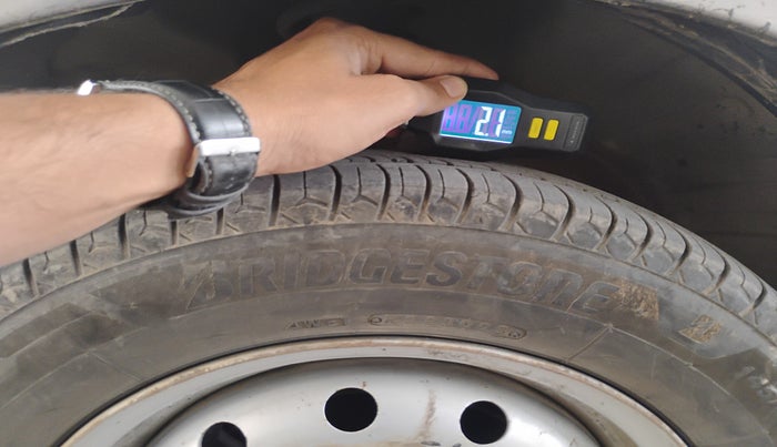 2016 Maruti Wagon R 1.0 LXI CNG, Petrol, Manual, 1,06,692 km, tyre