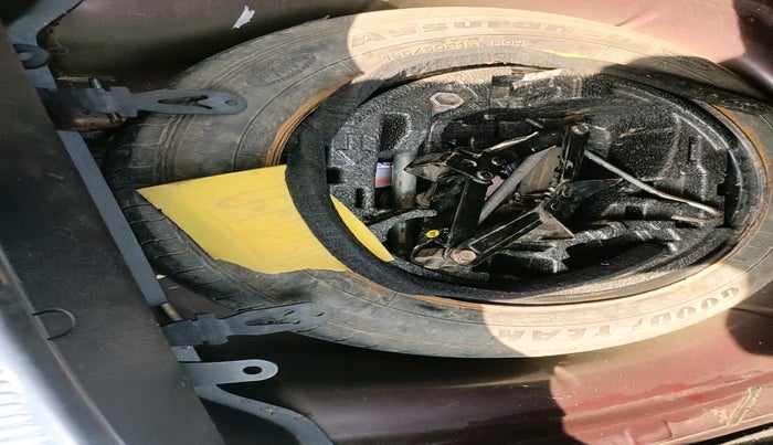 2011 Skoda Superb ELEGANCE 1.8 TSI AT, Petrol, Automatic, 1,01,265 km, tyre