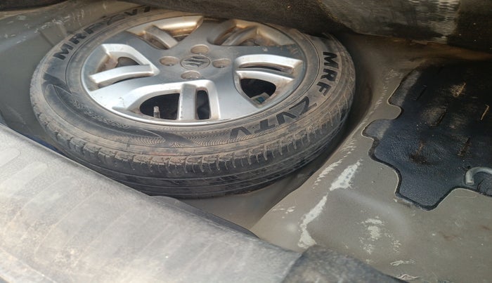 2013 Maruti Swift Dzire ZXI, Petrol, Manual, 1,75,809 km, tyre