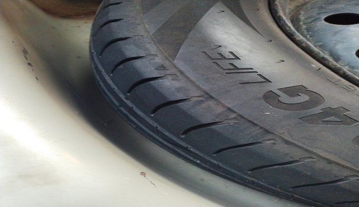 2013 Maruti Swift ZXI, Petrol, Manual, 46,702 km, tyre