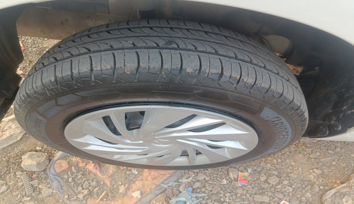 2022 Maruti Ertiga VXI SHVS, Petrol, Manual, 59,684 km, tyre