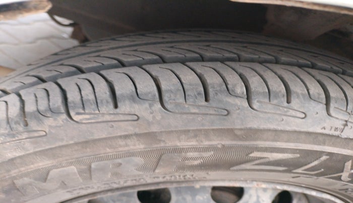 2016 Hyundai Eon ERA +, Petrol, Manual, 59,627 km, tyre