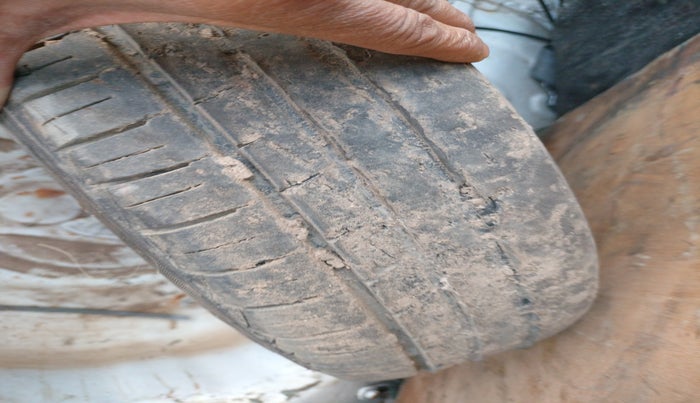 2016 Hyundai Eon ERA +, Petrol, Manual, 59,627 km, tyre