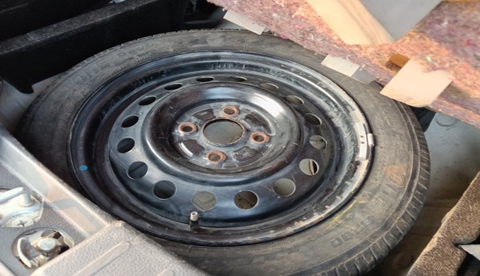 2015 Maruti Wagon R 1.0 VXI, Petrol, Manual, 69,040 km, tyre