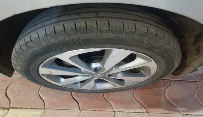 2016 Hyundai Elite i20 ASTA 1.2, Petrol, Manual, 1,65,938 km, tyre