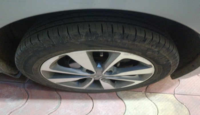 2016 Hyundai Elite i20 ASTA 1.2, Petrol, Manual, 1,65,938 km, tyre