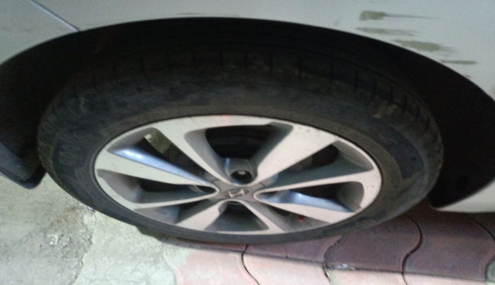 2016 Hyundai Elite i20 ASTA 1.2, Petrol, Manual, 1,65,938 km, tyre