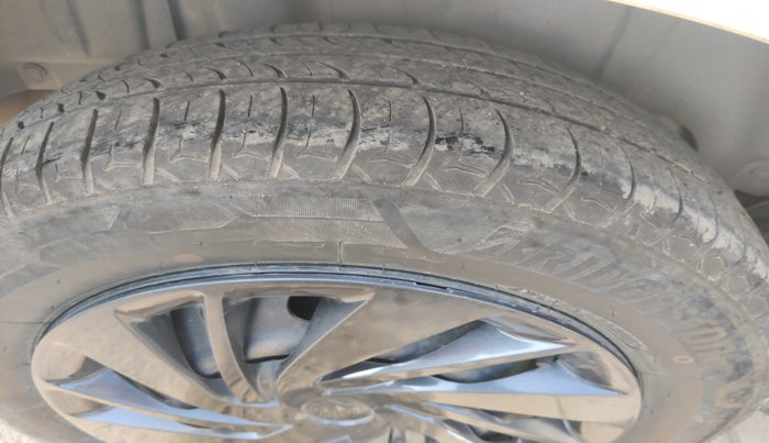 2021 Maruti Ertiga VXI CNG, Petrol, Manual, 75,093 km, tyre