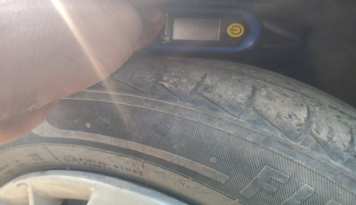 2013 Hyundai Eon ERA +, Petrol, Manual, 1,55,039 km, tyre