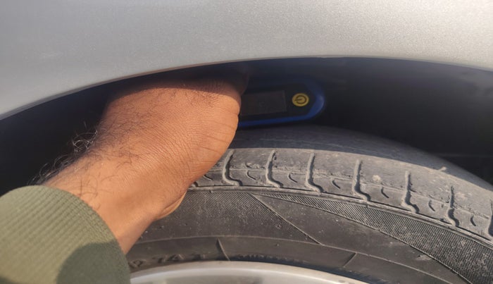 2013 Hyundai Eon ERA +, Petrol, Manual, 1,55,039 km, tyre