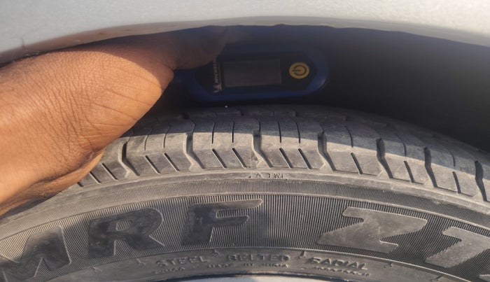 2013 Hyundai Eon ERA +, Petrol, Manual, 1,55,039 km, tyre