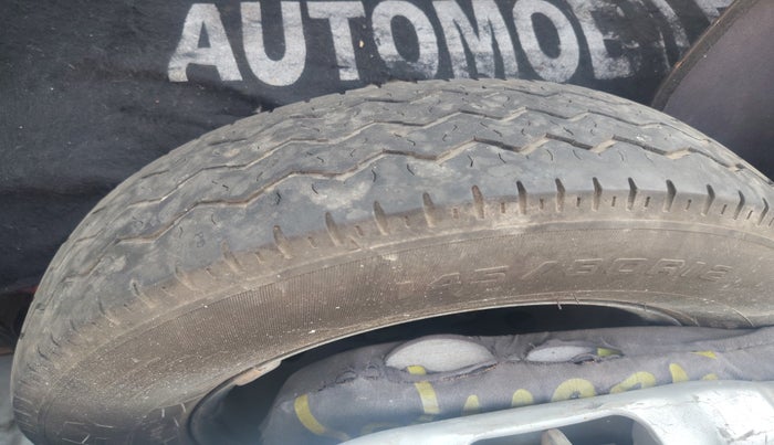 2013 Hyundai Eon ERA +, Petrol, Manual, 1,55,039 km, tyre