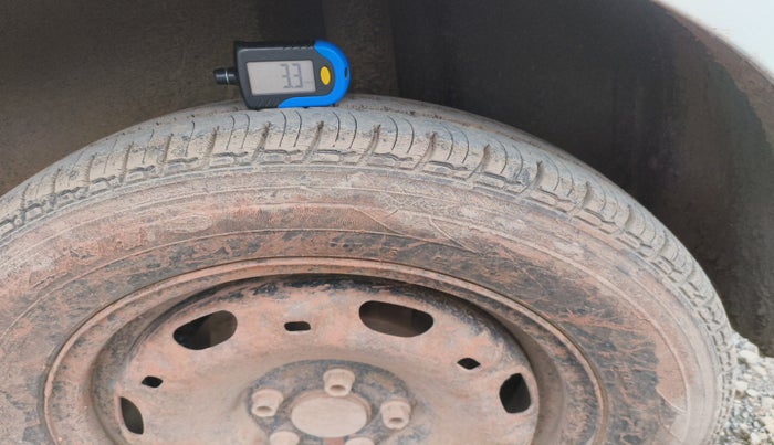 2012 Volkswagen Polo TRENDLINE 1.2L DIESEL, Diesel, Manual, 1,66,875 km, tyre