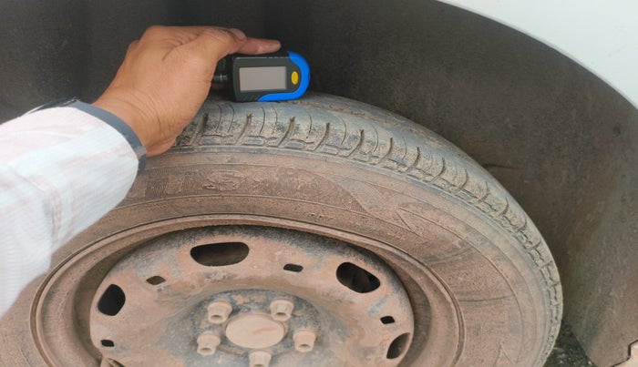 2012 Volkswagen Polo TRENDLINE 1.2L DIESEL, Diesel, Manual, 1,66,875 km, tyre