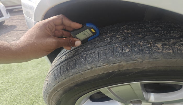 2012 Skoda Laura AMBITION 2.0 TDI CR MT, Diesel, Manual, 1,40,260 km, tyre