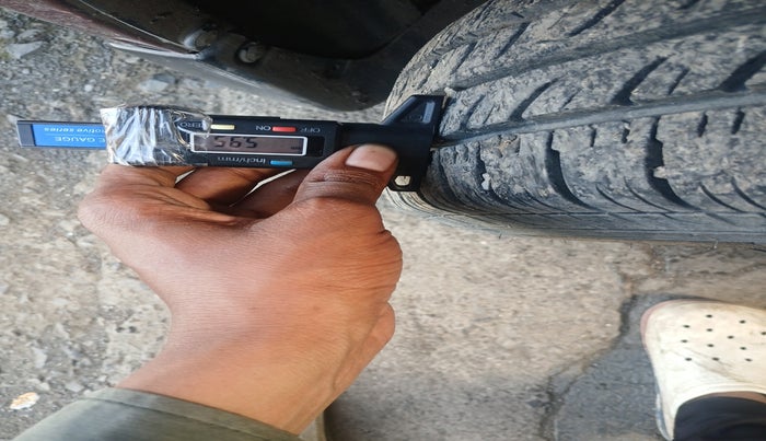 2011 Maruti Ritz LXI, Petrol, Manual, 1,46,000 km, tyre