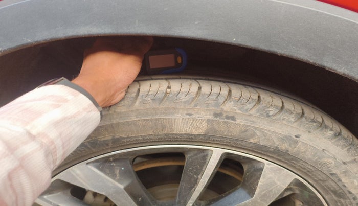 2020 Mahindra XUV300 W8 (O) 1.2 PETROL, Petrol, Manual, 32,029 km, tyre