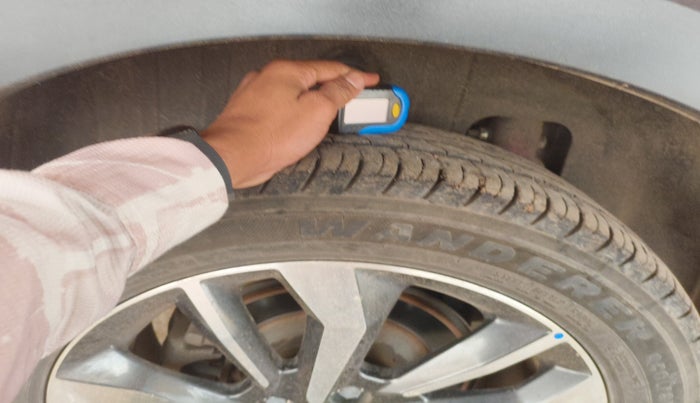 2020 Mahindra XUV300 W8 (O) 1.2 PETROL, Petrol, Manual, 32,029 km, tyre