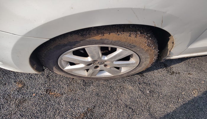 2011 Volkswagen Vento HIGHLINE 1.6 MPI, Petrol, Manual, 89,712 km, tyre