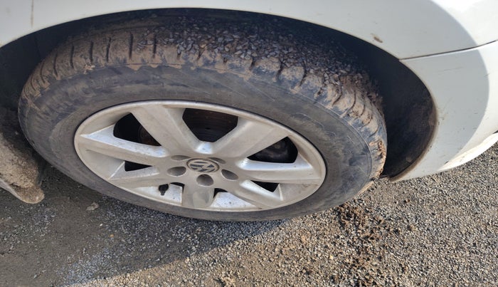 2011 Volkswagen Vento HIGHLINE 1.6 MPI, Petrol, Manual, 89,712 km, tyre