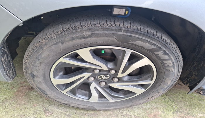 2021 Toyota Innova Crysta 2.4 G 8 STR, Diesel, Manual, 71,873 km, tyre