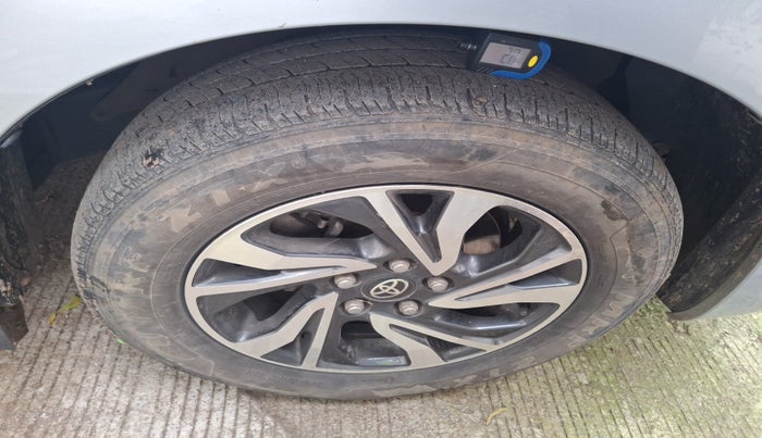 2021 Toyota Innova Crysta 2.4 G 8 STR, Diesel, Manual, 71,873 km, tyre