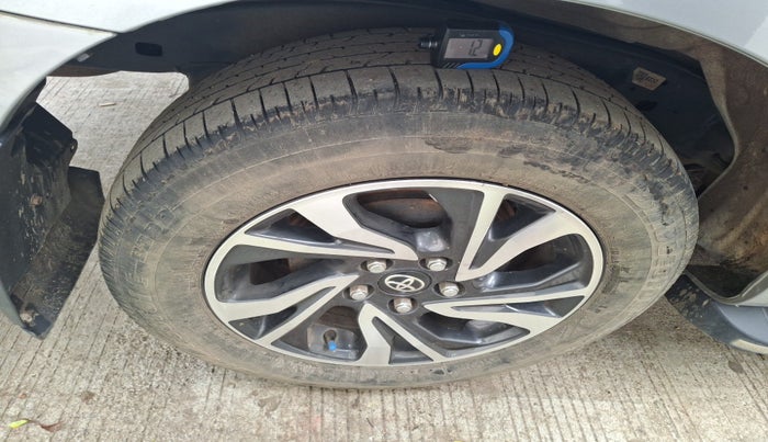 2021 Toyota Innova Crysta 2.4 G 8 STR, Diesel, Manual, 71,873 km, tyre