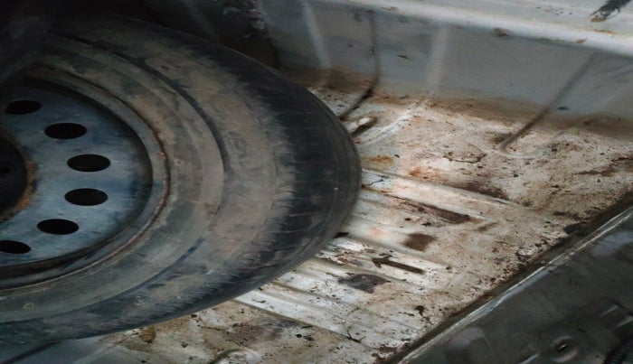 2014 Toyota Etios G, Petrol, Manual, 1,49,978 km, tyre