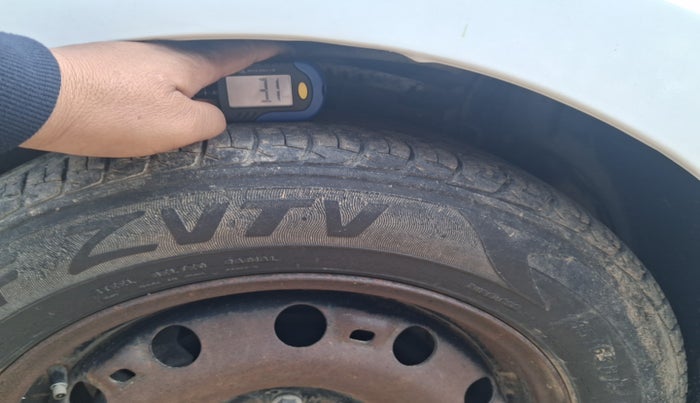 2017 Volkswagen Ameo TRENDLINE 1.5L, Diesel, Manual, 2,00,254 km, tyre