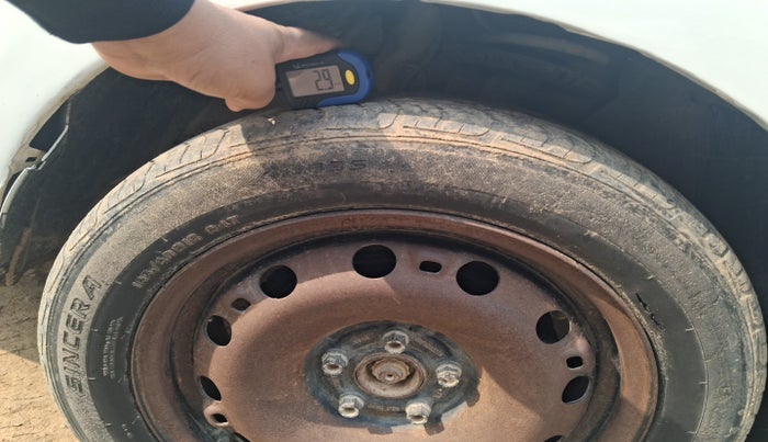 2017 Volkswagen Ameo TRENDLINE 1.5L, Diesel, Manual, 2,00,254 km, tyre