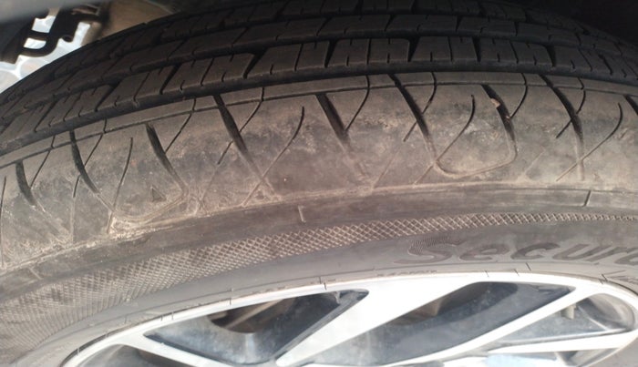 2024 Mahindra XUV 3XO AX5 1.5 Turbo Diesel, Diesel, Manual, 9,504 km, tyre