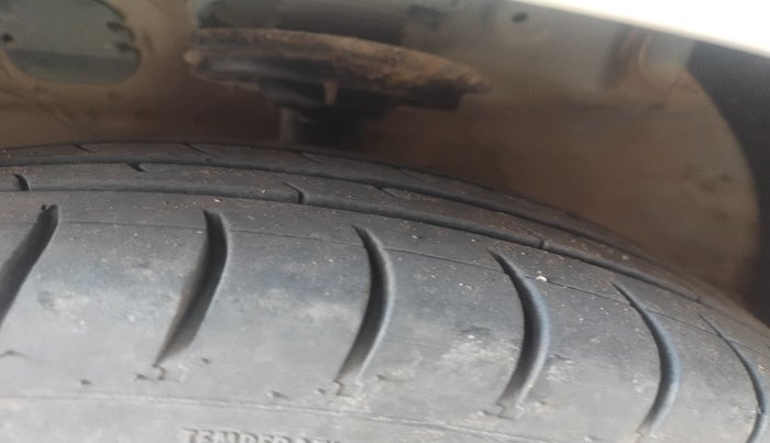 2015 Hyundai Grand i10 MAGNA 1.1 CRDI, Diesel, Manual, 1,04,478 km, tyre