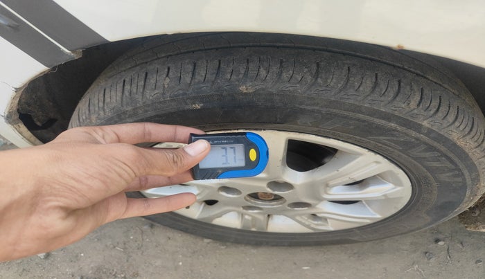 2016 Tata Tiago XZ PETROL, Petrol, Manual, 1,77,011 km, tyre