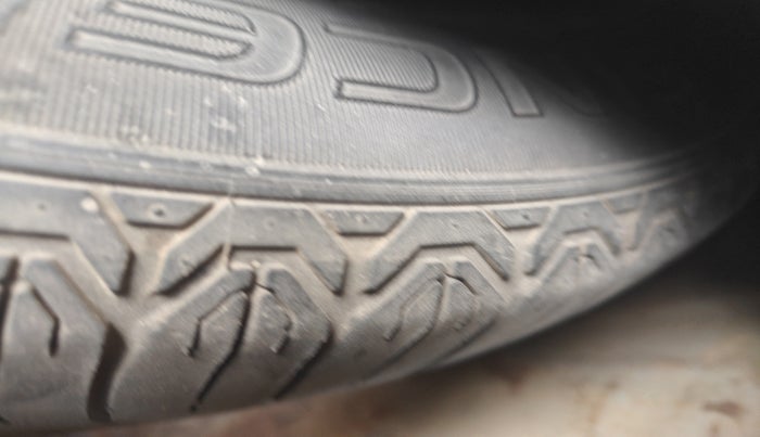 2012 Maruti Swift Dzire VDI, Diesel, Manual, 3,01,995 km, tyre