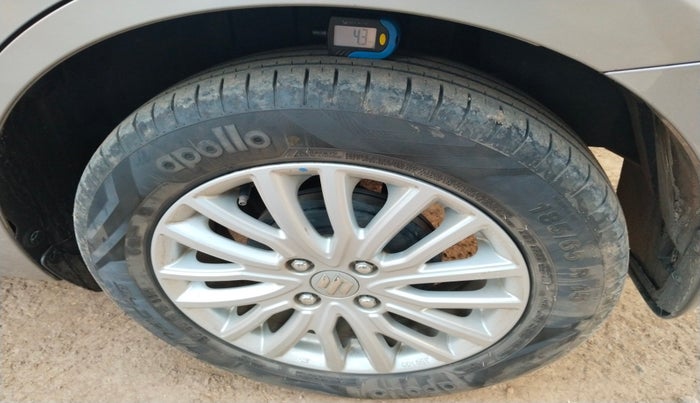 2022 Maruti Dzire ZXI CNG, Petrol, Manual, 30,436 km, tyre