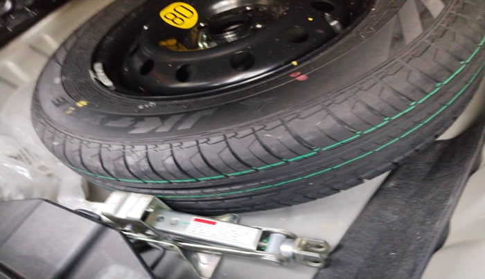 2022 Maruti Dzire ZXI CNG, Petrol, Manual, 30,436 km, tyre