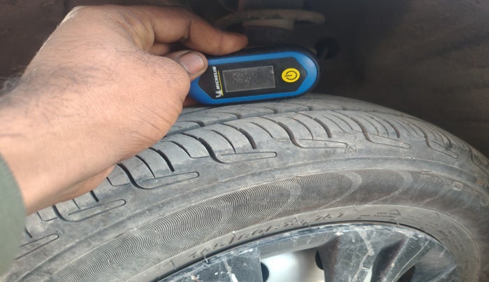 2018 Maruti Wagon R 1.0 LXI CNG, Petrol, Manual, 1,24,688 km, tyre