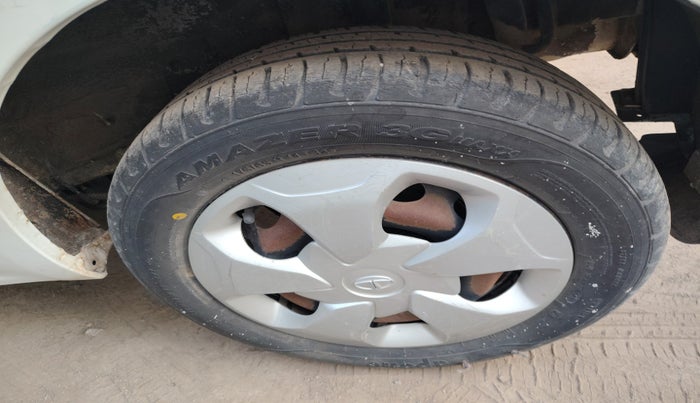 2018 Tata Tiago XT PETROL, Petrol, Manual, 50,128 km, tyre